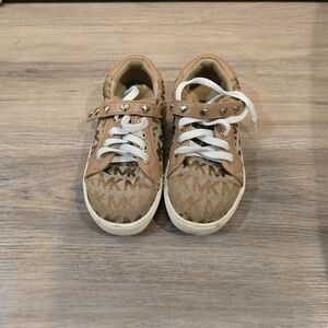 Michael kors size 8c